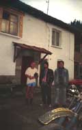 Пред къщата на Веско